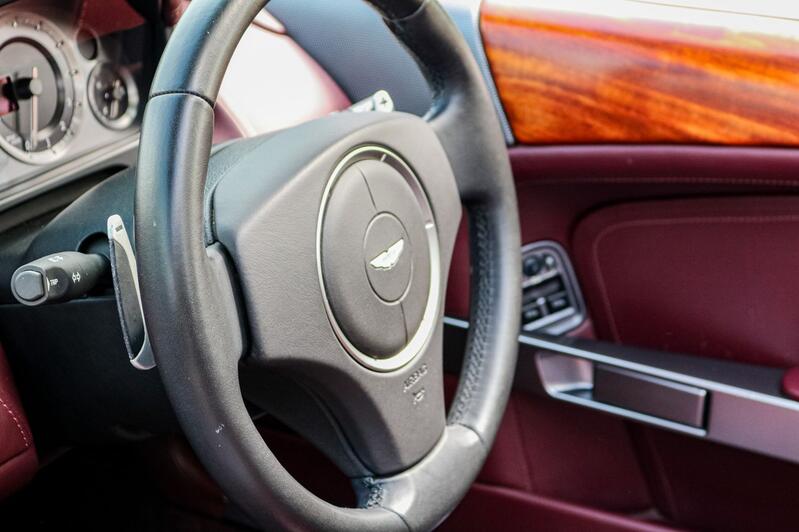 ASTON MARTIN DB9