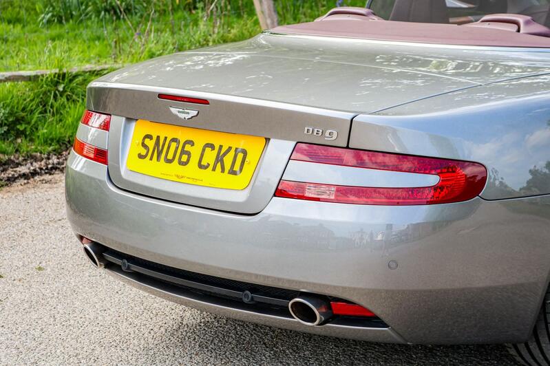 ASTON MARTIN DB9